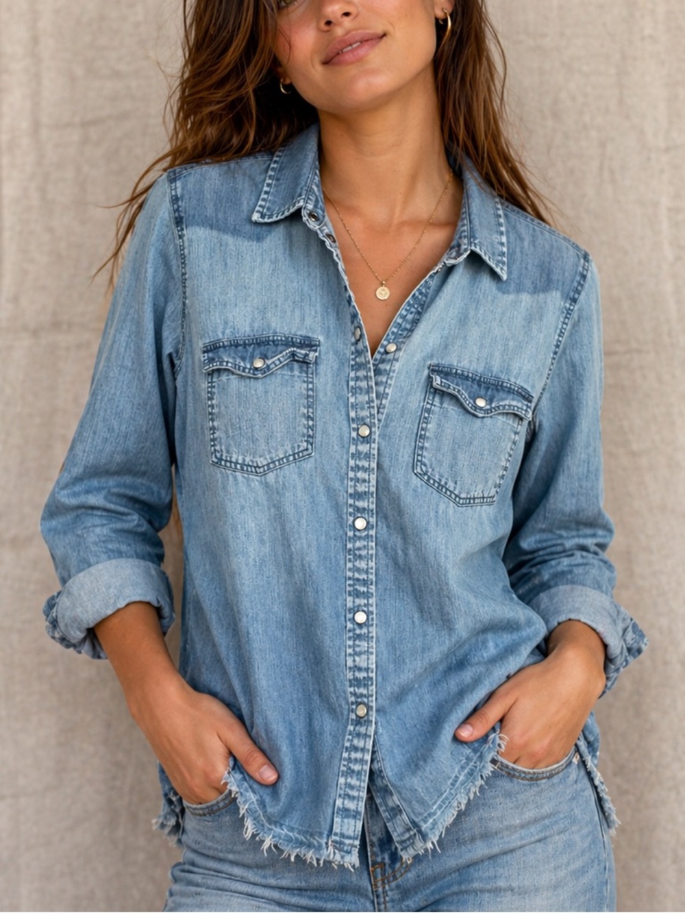 American Eagle Boyfriend Fit Denim Shirt Frayed Hem Light Wash Button Down M